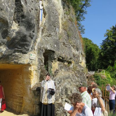 Allocution du Père Prieur devant la Vierge de Lourdes